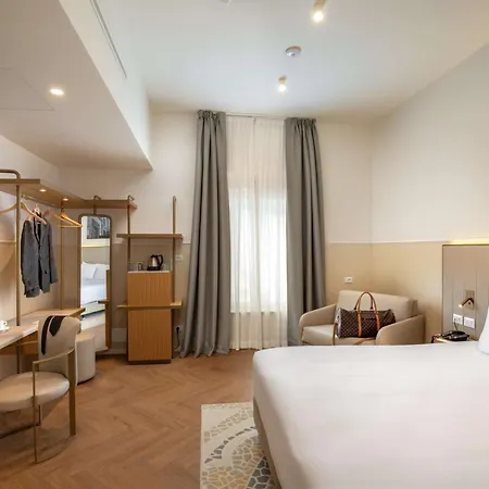 Cosmopolita Rome, Tapestry Collection By Hilton