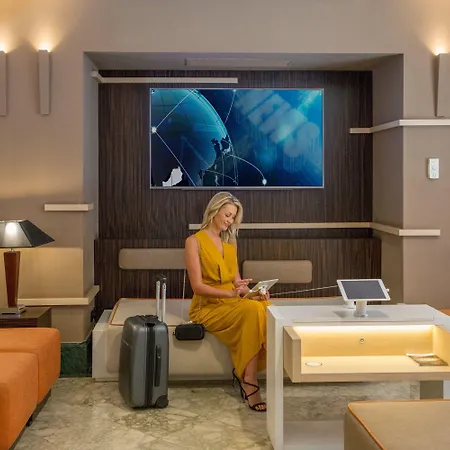 Cosmopolita Rome, Tapestry Collection By Hilton