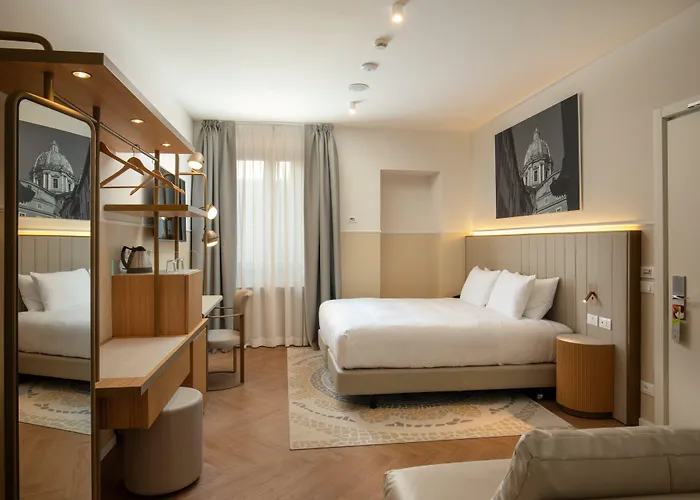 Cosmopolita Colosseum, Tapestry Collection By Hilton Rom