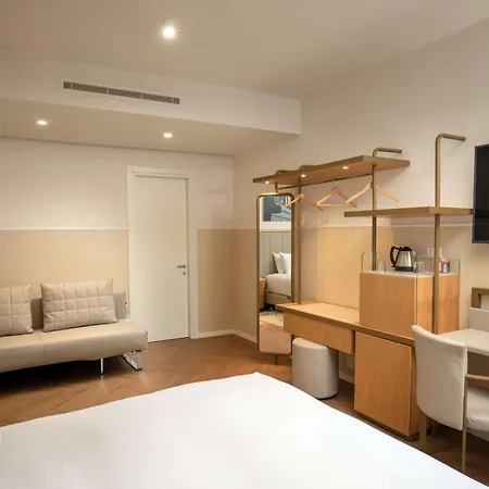 Hotel Cosmopolita Rome, Tapestry Collection By Hilton Rome